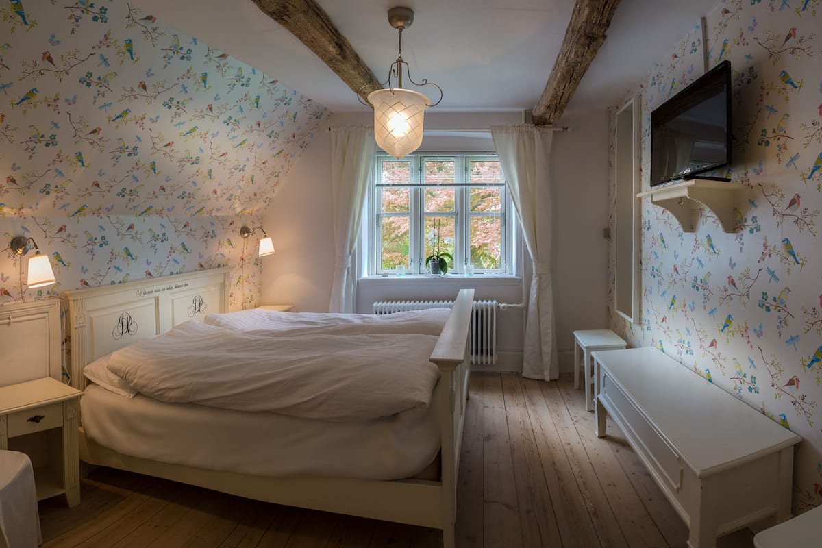 Rom – classic, 1 queensize-seng | 1 soverom, individuelt innredet, wi-fi (inkludert) og sengetøy