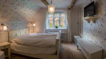 Klassieke kamer, 1 queensize bed | Individueel gemeubileerd, gratis wifi, beddengoed