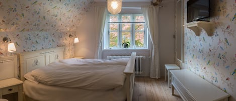 Klassieke kamer, 1 queensize bed | Individueel gemeubileerd, gratis wifi, beddengoed