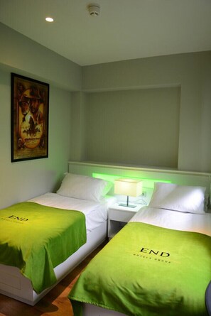 Minibar, coffres-forts dans les chambres, bureau, Wi-Fi gratuit