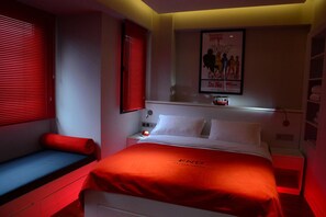 Minibar, coffres-forts dans les chambres, bureau, Wi-Fi gratuit