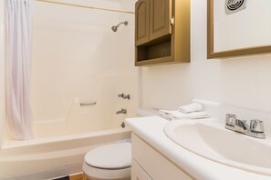 Apartment, 1 Schlafzimmer | Badezimmer