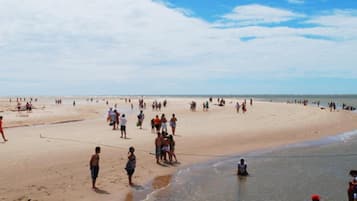 Una playa cerca