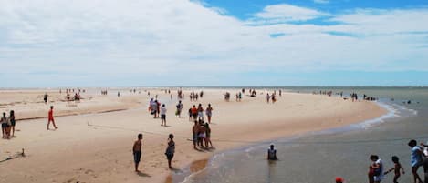 Una playa cerca