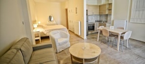 Apartment, Erdgeschoss | Wohnbereich | Flachbildfernseher, Kamin