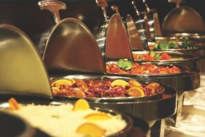 Tägliches Frühstücksbuffet (25.00 AED pro Person)