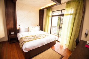 Premium bedding, minibar, in-room safe, desk - Sigona Golf Suites (Kikuyu)