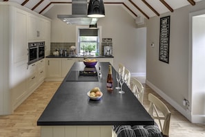 大型冰箱、微波爐、烤箱、爐台