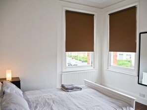 3 bedrooms - Corner House Apartment (Worthing)