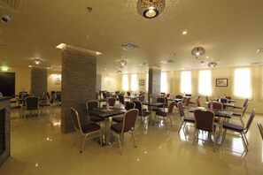 Frokost, lunsj og middag serveres, internasjonale retter 