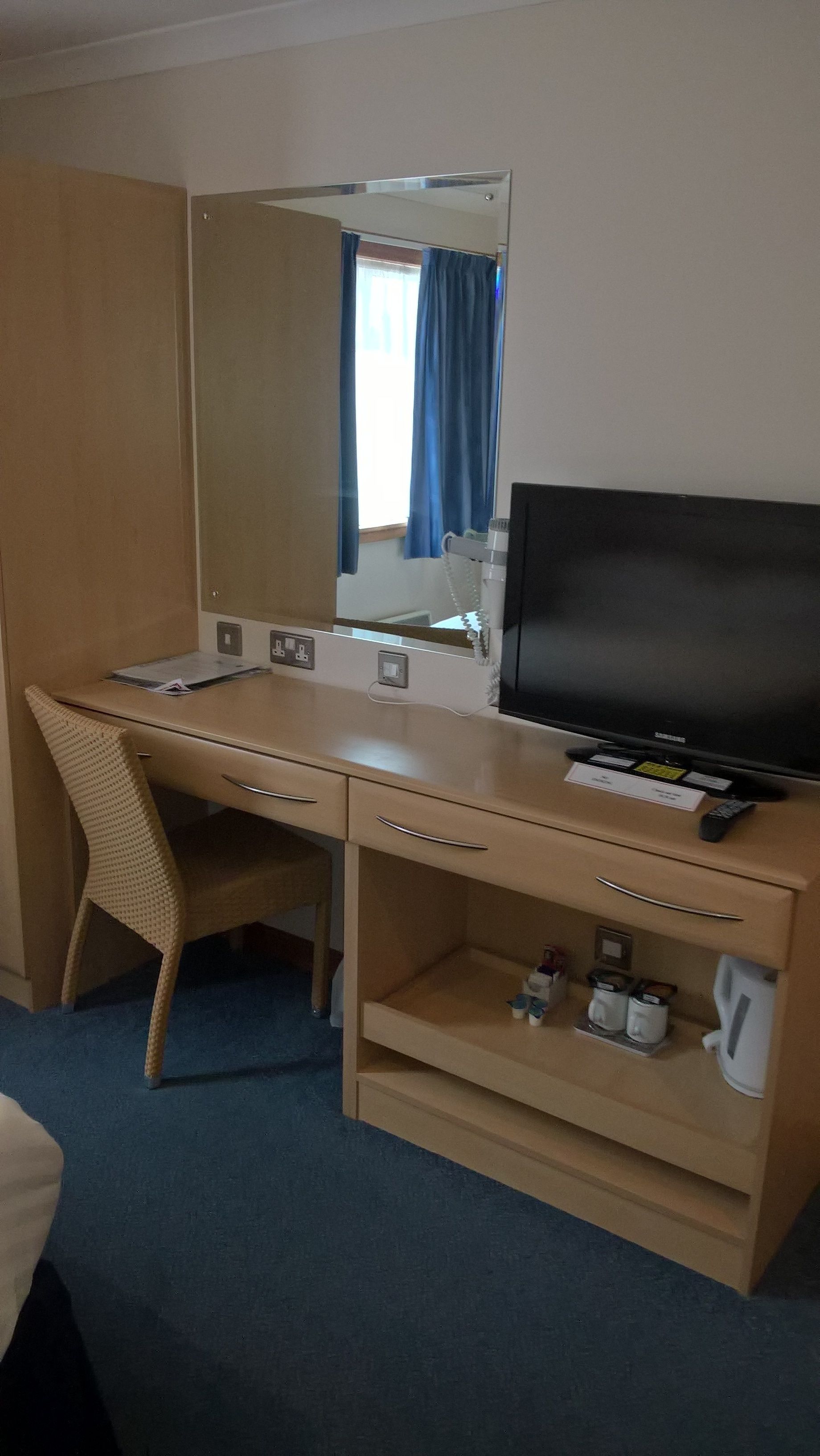in-room business centre