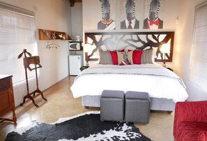 Classic Cottage, River View | Premium bedding, desk, free WiFi - Waterside Cottages (Gaborone)