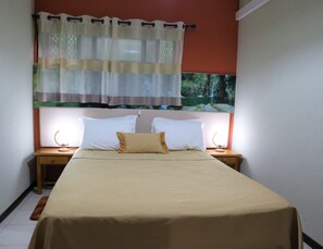 Doppelzimmer (Cascata de Pincaes) | Schreibtisch, Verdunkelungsvorhänge, kostenloses WLAN, Bettwäsche