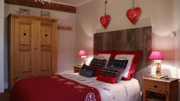 1 bedroom, minibar, individually decorated, desk