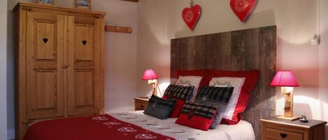 Suíte conforto, banheiro privativo (Chamois) | 1 quarto, frigobar, individualmente decorados, escrivaninha