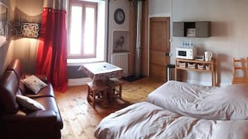 Suite Confort, baño privado (Chamois) | 1 habitación, minibar, decoración personalizada y escritorio