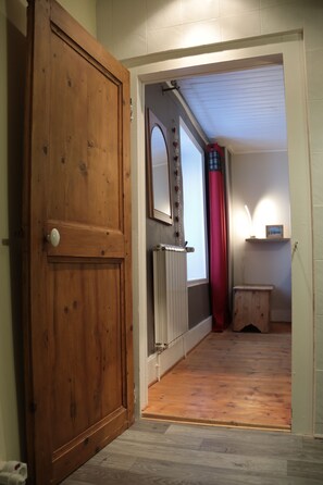 Comfort Suite, Private Bathroom (Chamois) | 1 bedroom, minibar, individually decorated, desk