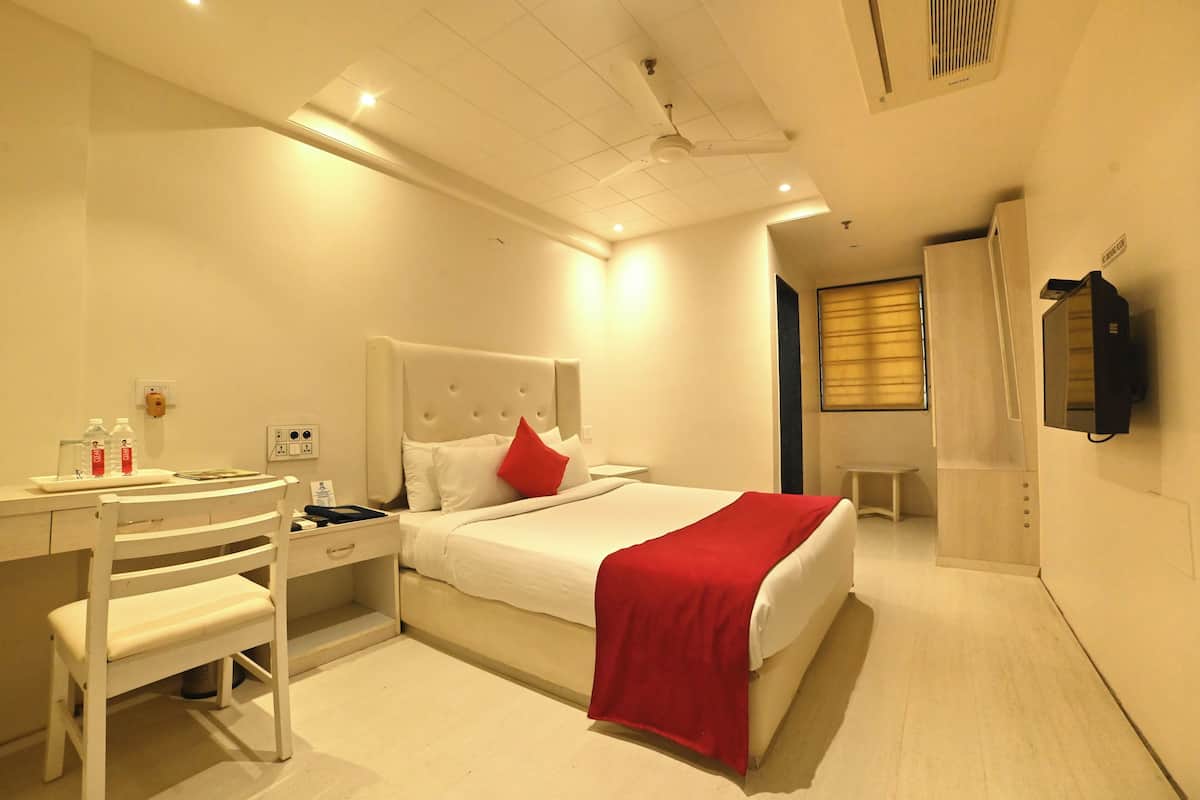Deluxe Room (Renovated) | Minibar, meja kerja, ruang kerja ramah laptop, dan kedap suara
