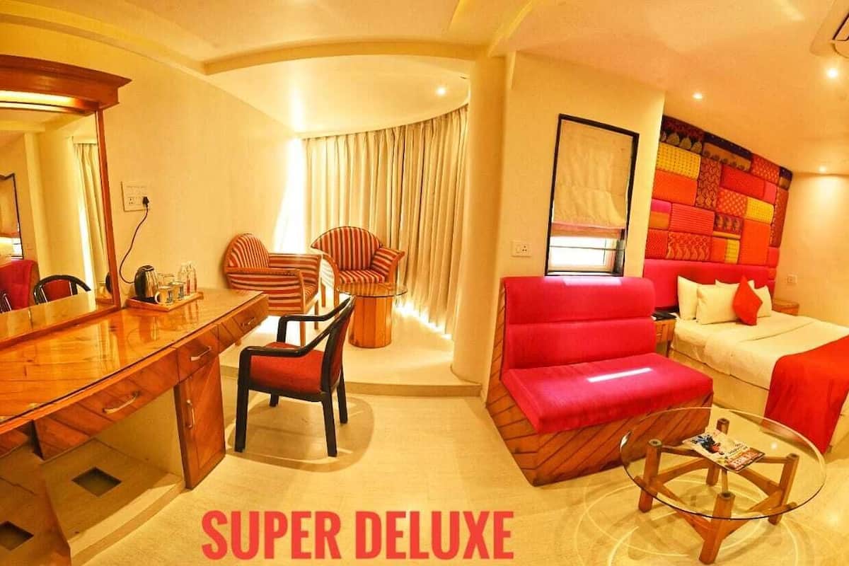 Super Deluxe Room | Minibar, desk, laptop workspace, soundproofing