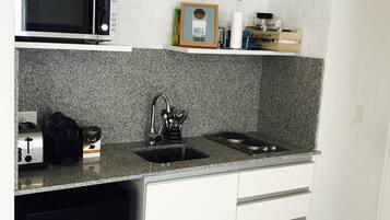 Deluxe Apartment, Kitchenette | Private kitchenette | Fridge, microwave, stovetop, toaster