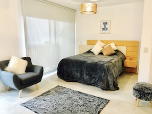 Deluxe Apartment, Kitchenette | Desk, blackout curtains, soundproofing, free WiFi