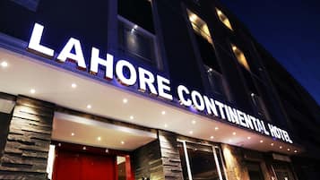 Façade de lâhĂ©bergement - soirĂ©e/nuit