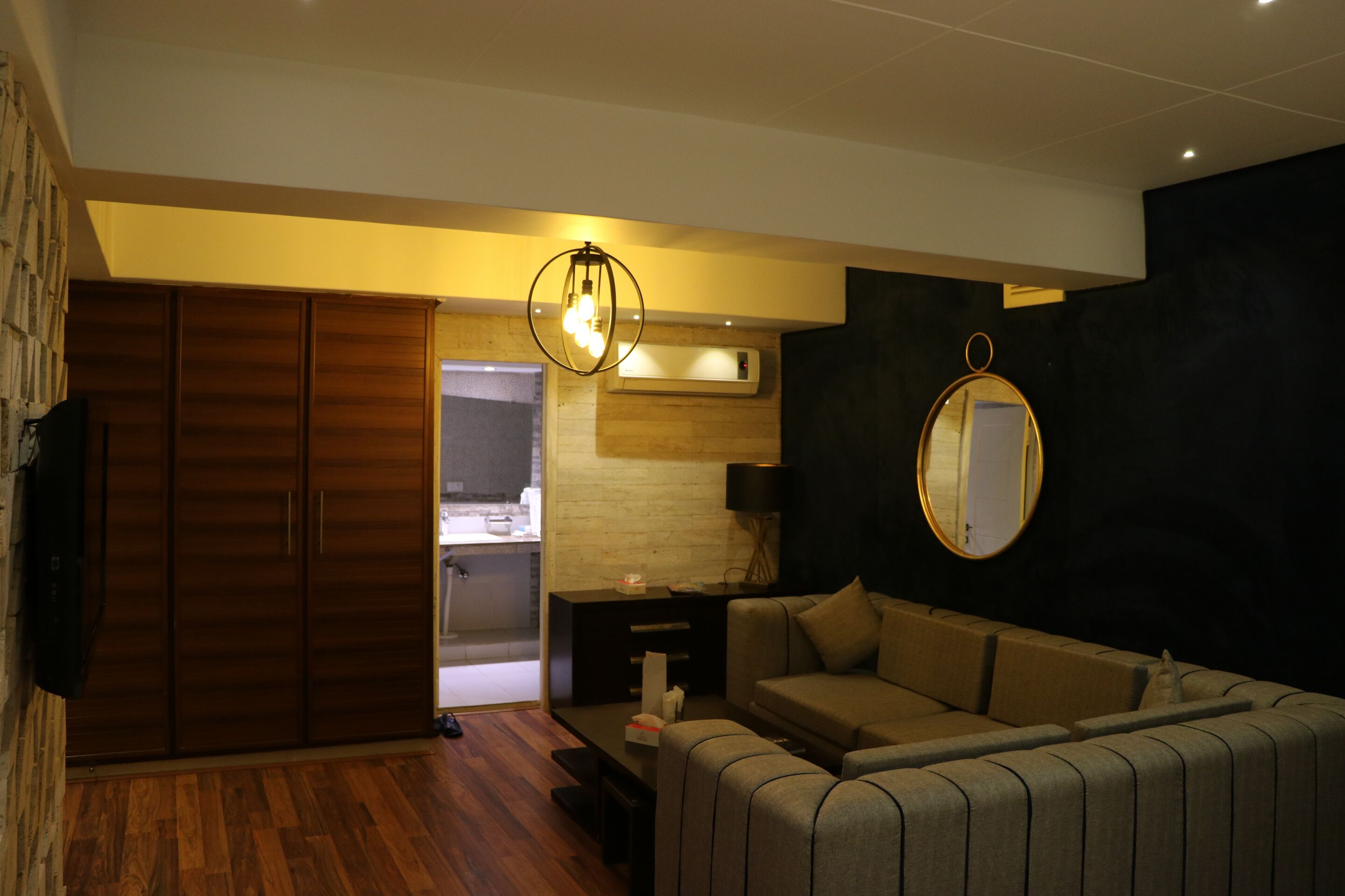 deluxe double room | living area | flat-screen tv
