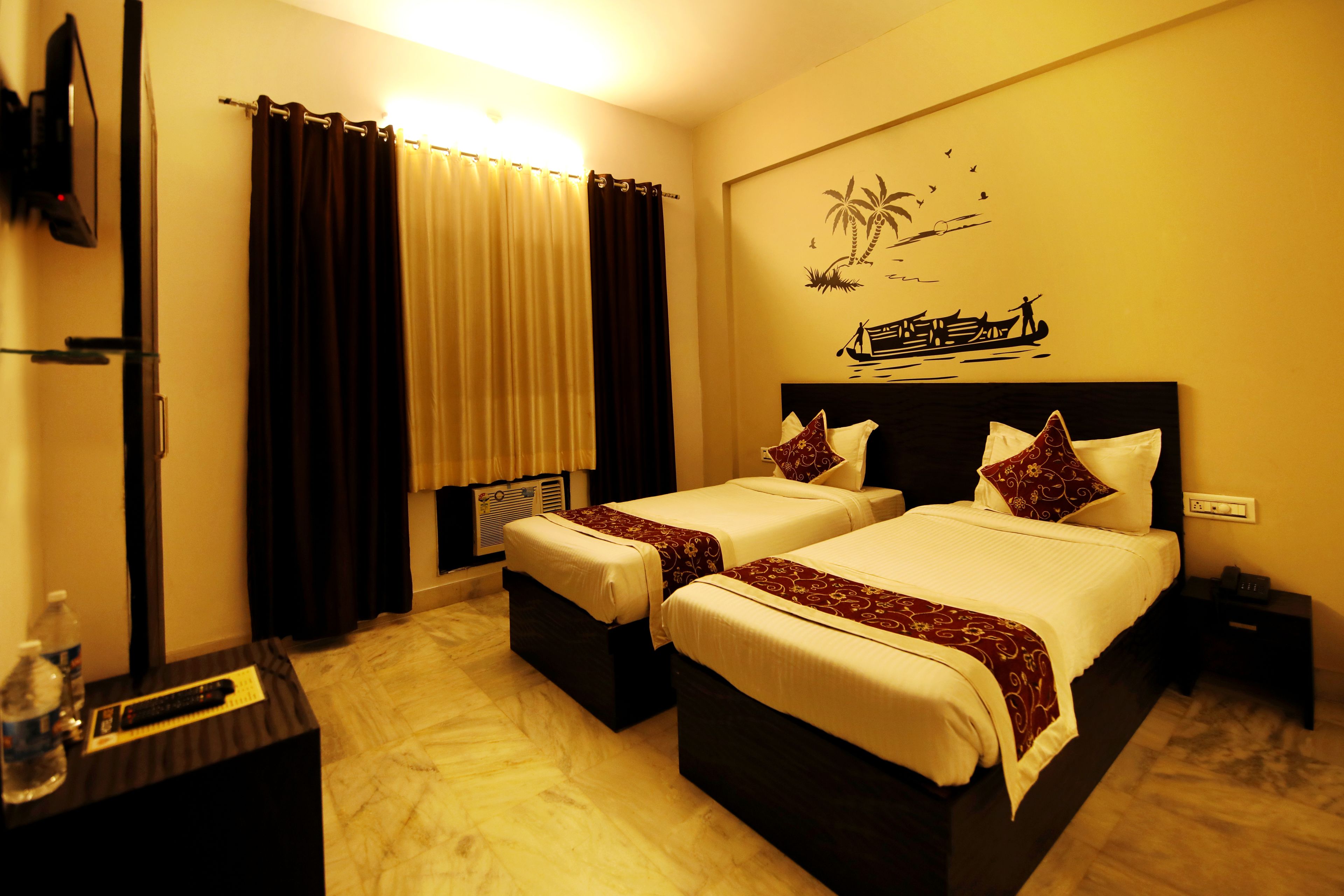 Deluxe Double or Twin Room, 1 Double Bed | 1 bedroom, soundproofing