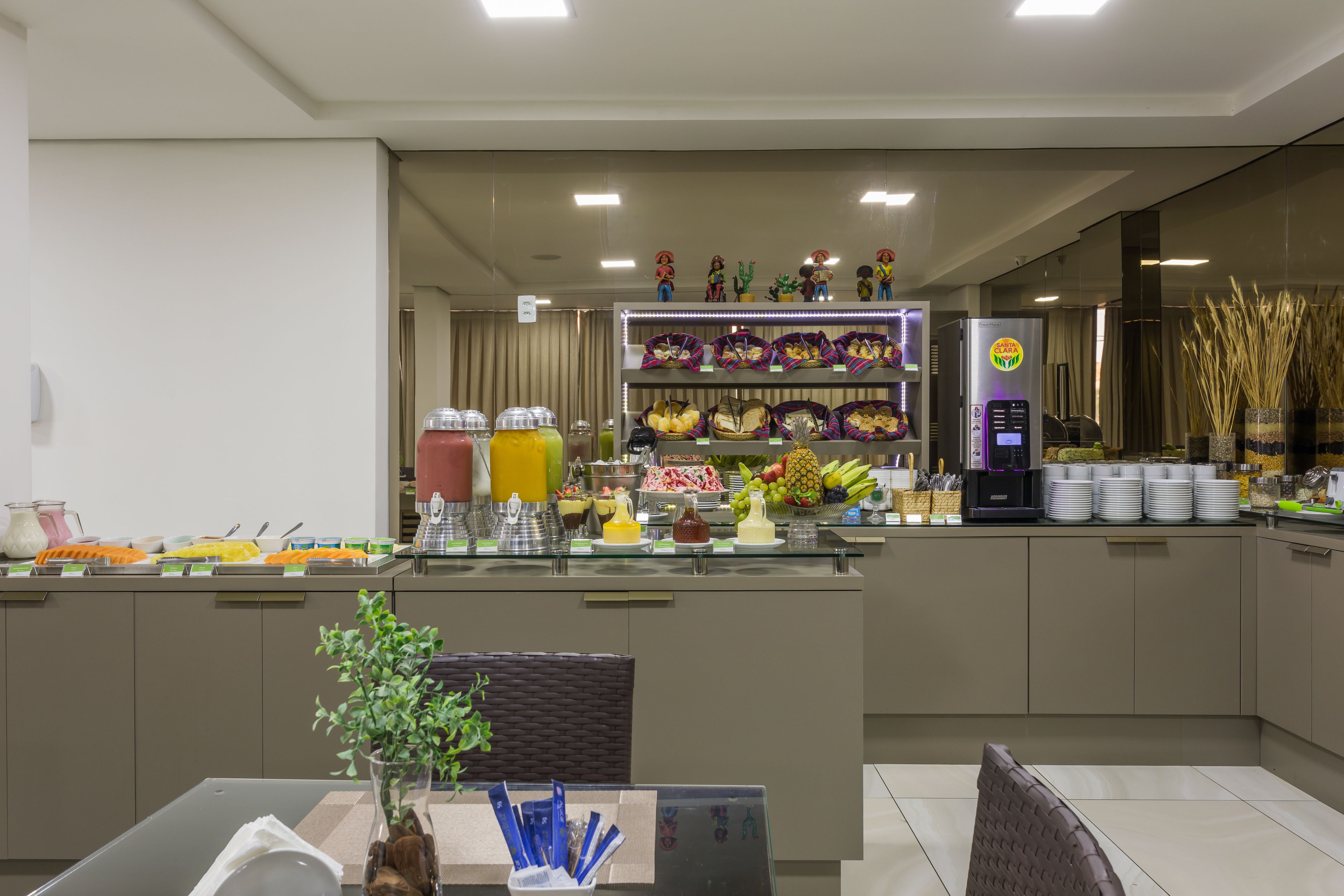 daily full breakfast (brl 45 per person)