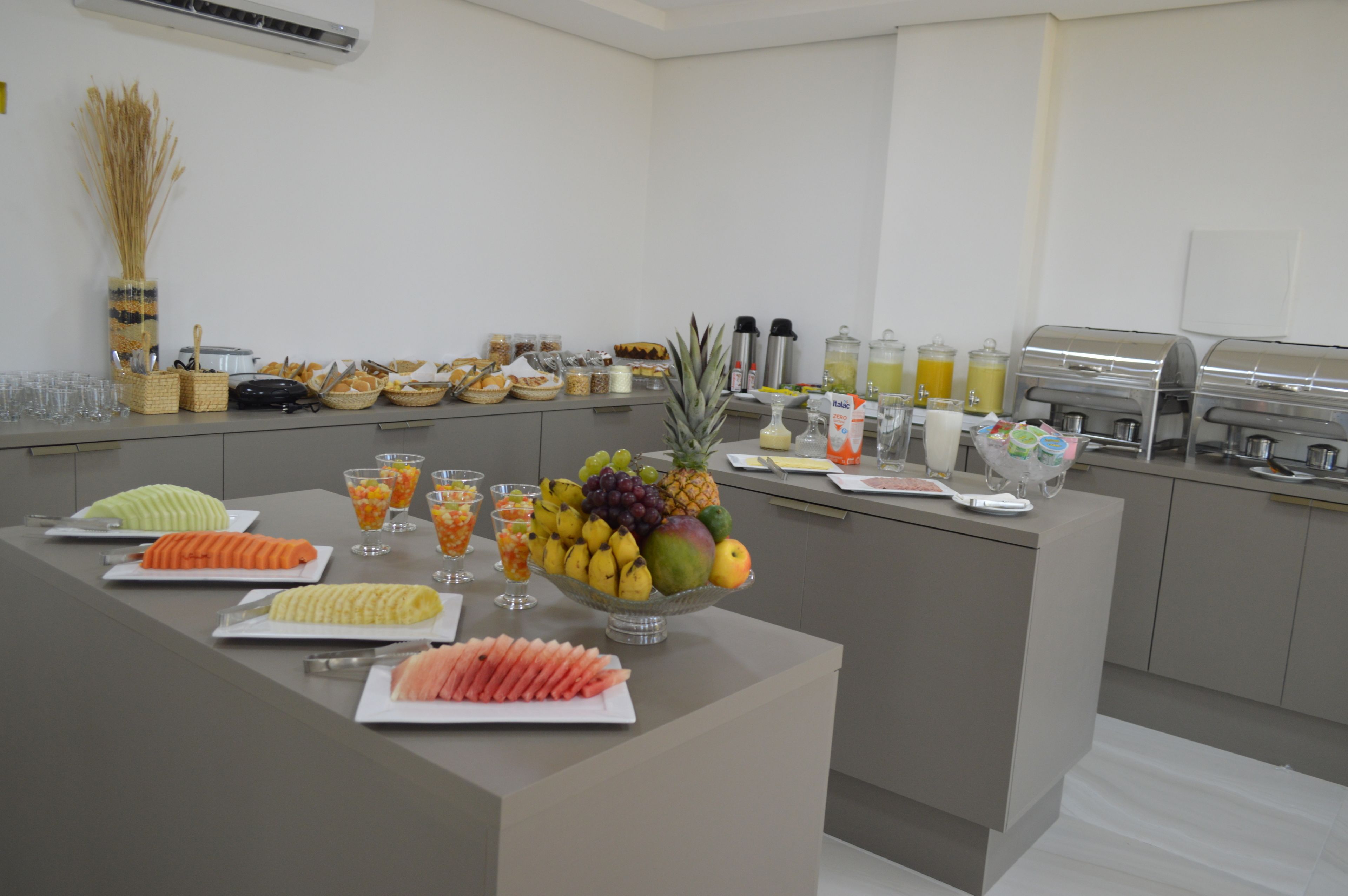 daily full breakfast (brl 45 per person)