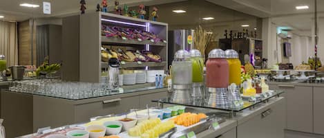Daily full breakfast (BRL 45 per person)