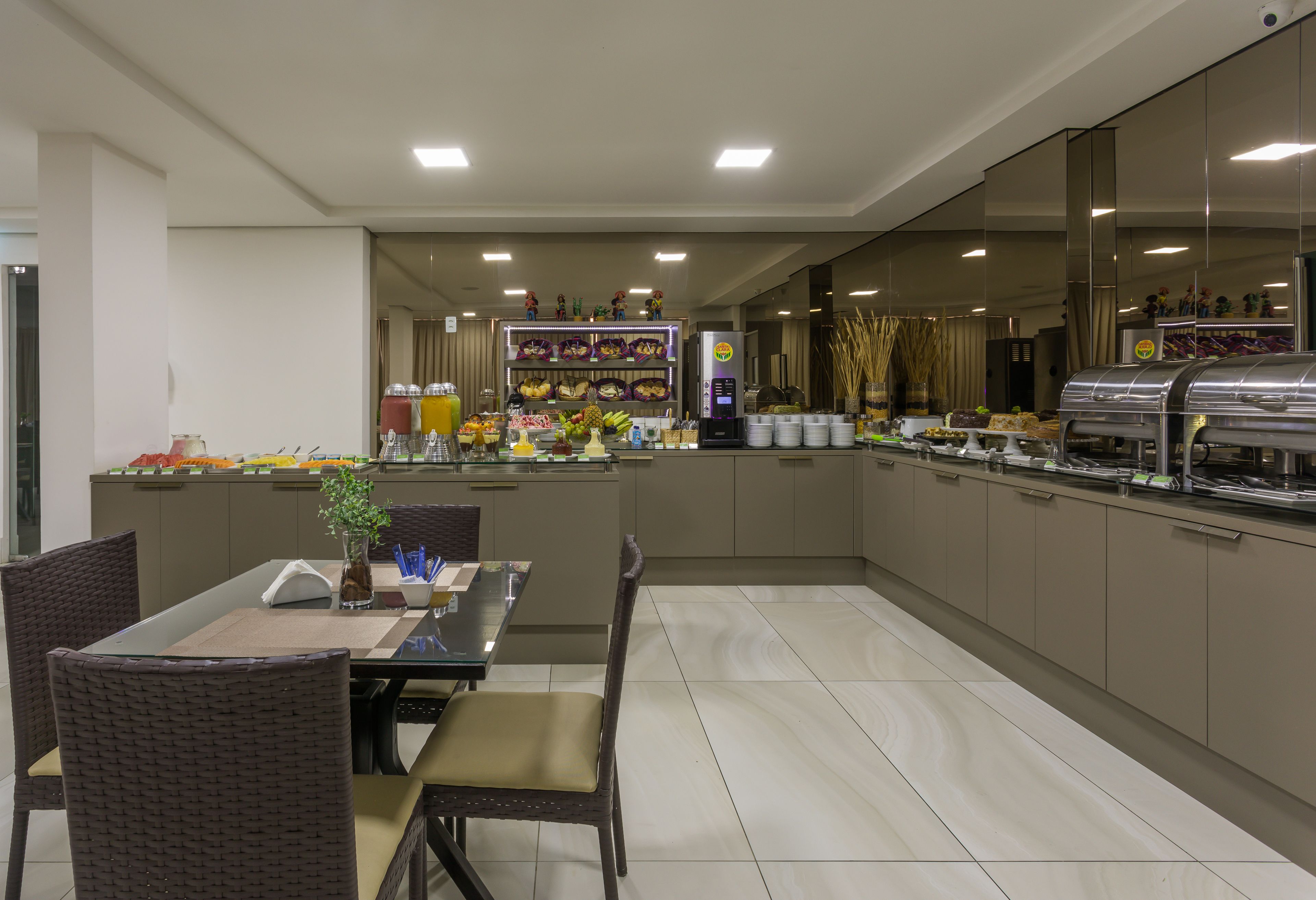 daily full breakfast (brl 45 per person)