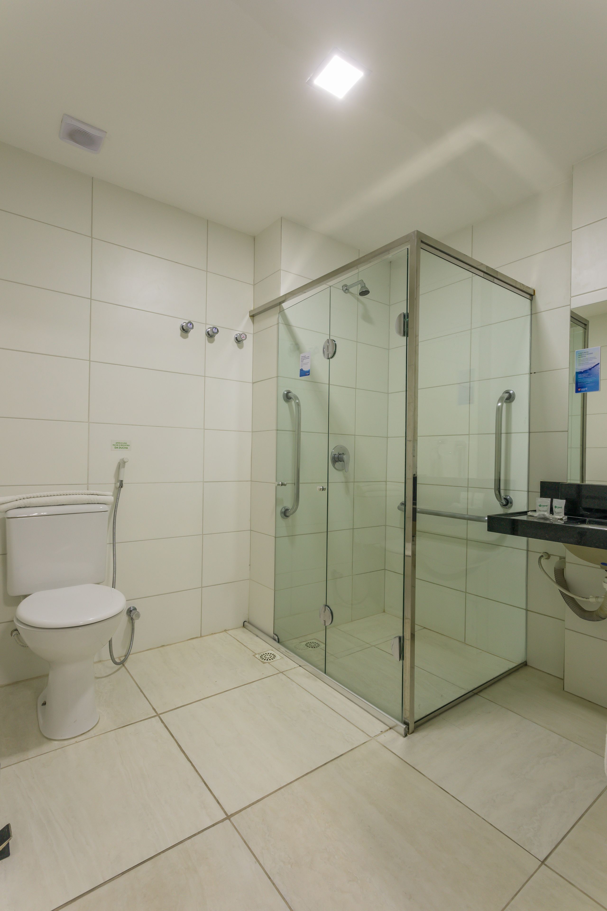 junior room | bathroom | shower, free toiletries, hair dryer, towels