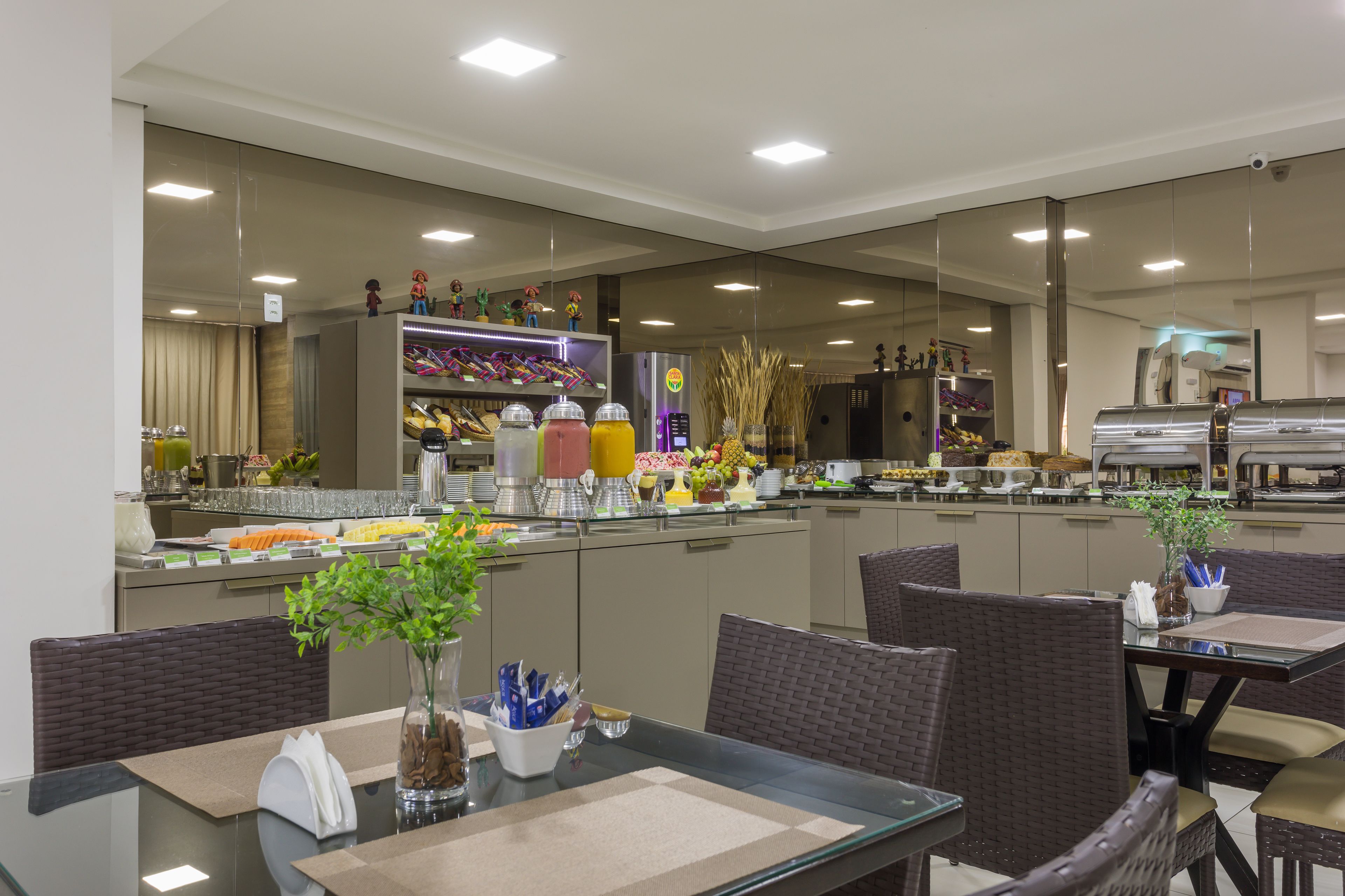 daily full breakfast (brl 45 per person)