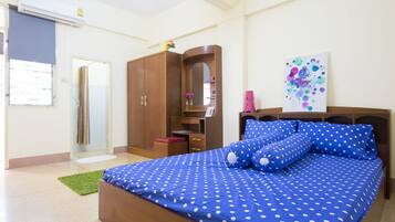 Standard Double Room | Desk, laptop workspace, free WiFi, bed sheets