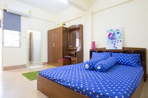 Habitación doble estándar | Escritorio, espacio para trabajar con laptop y wifi gratis