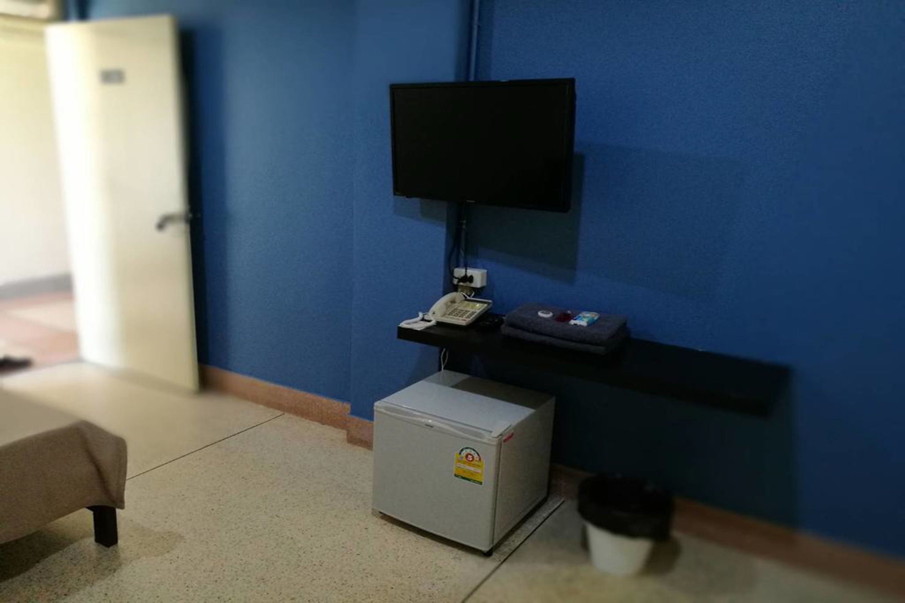 Standard-Doppelzimmer | Wohnzimmer | 35-Zoll-Flachbildfernseher mit Kabelempfang, Fernseher, aktuelle Filme