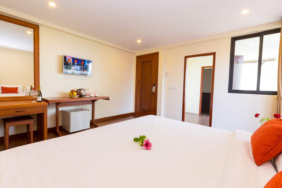 Executive Double Room | 1 bedroom, Select Comfort beds, minibar, in-room safe