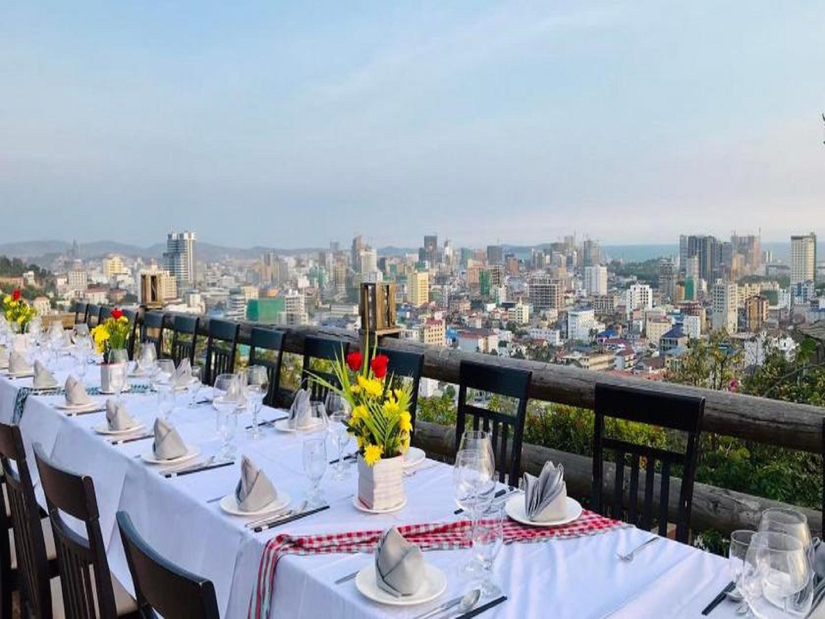 Breakfast, lunch, dinner served; local and international cuisine 