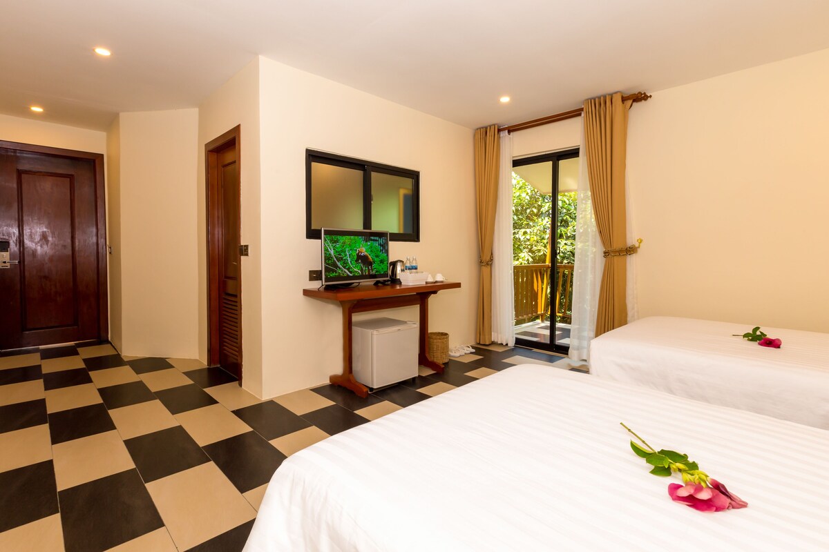 Select Comfort beds, minibar, in-room safe, individually decorated