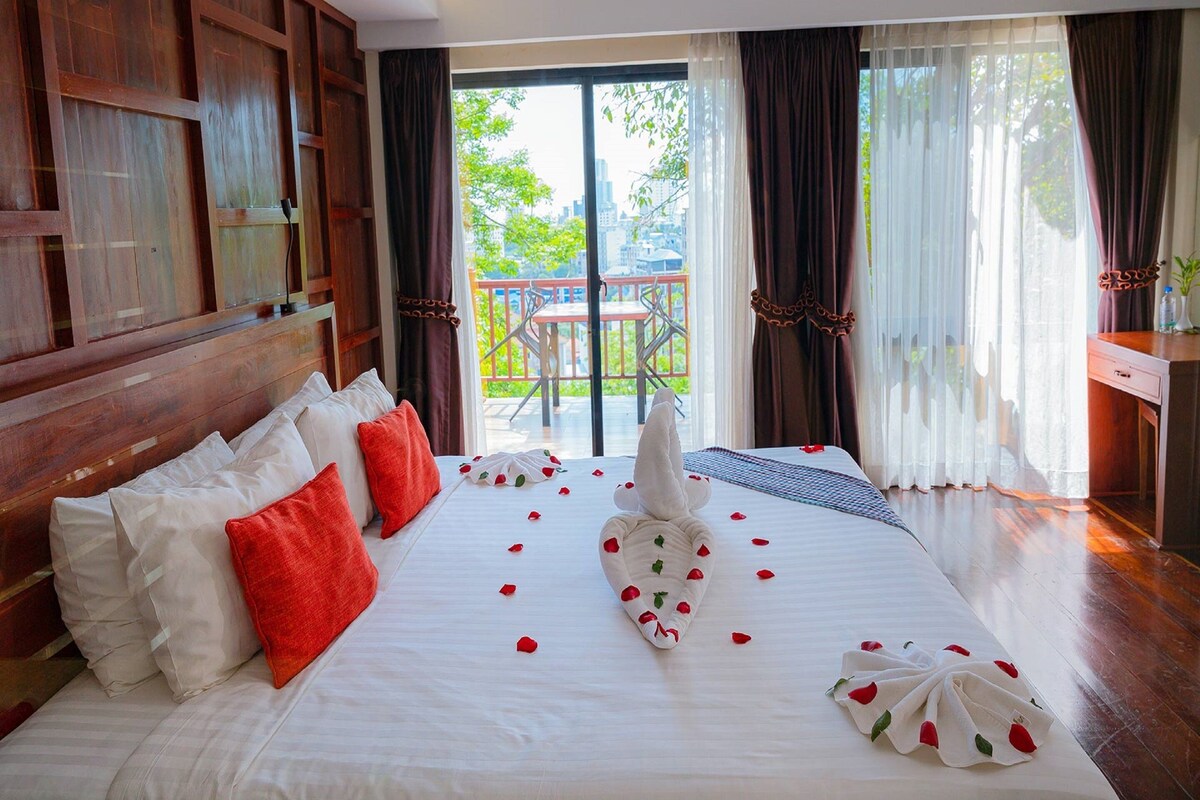 Royal Suite | Select Comfort beds, minibar, in-room safe, individually decorated