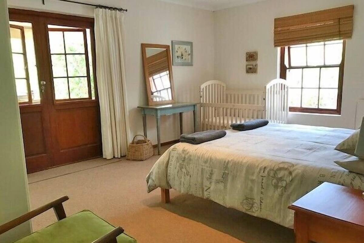 Luxury House, 4 Bedrooms | Desk