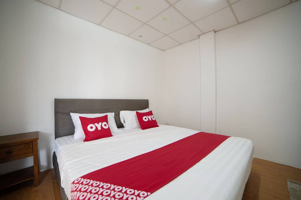 Suite | Desk, free WiFi, bed sheets