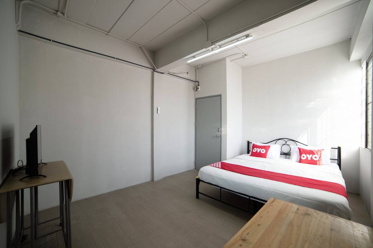 Bureau, Wi-Fi gratuit, draps fournis