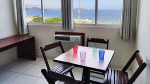 Apartament Deluxe, frigorífic, vistes a l'oceà | Vista de la platja o del mar