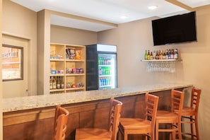 Wine bar - AmericInn by Wyndham Humboldt (Humboldt)