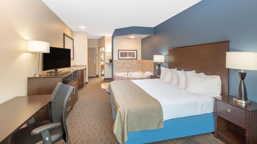 AmericInn by Wyndham Humboldt