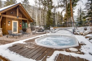 Tina de hidromasaje al aire libre