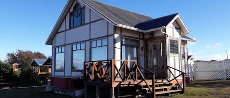 Premium bedding, iron/ironing board, free WiFi