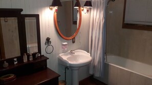 Cabana 3 | Bathroom